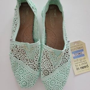 Toms mint green crocheted flats, size 10, new with tags